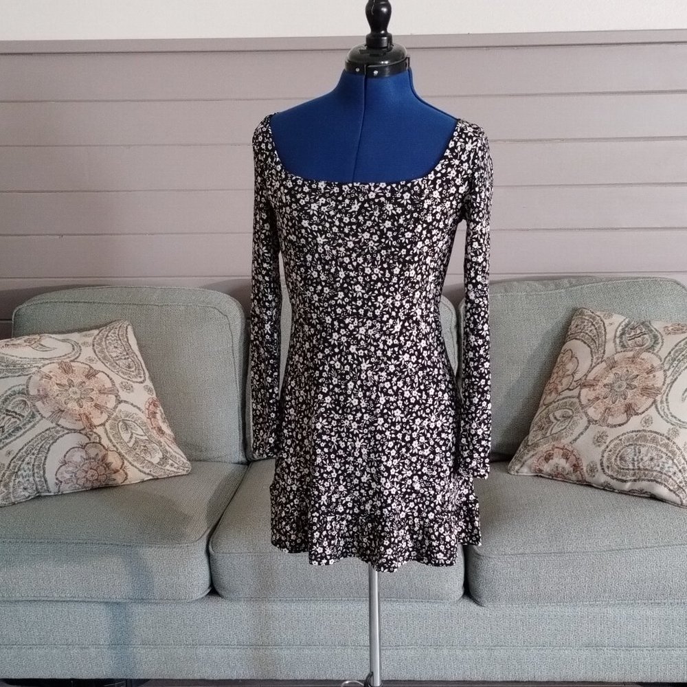 All in Favor Long Sleeve dress, NWT size women's small